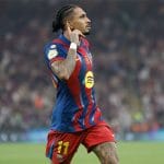 Raphinha durante un partido con el FC Barcelona mientras analiza su futuro de cara a la temporada 2026/27.