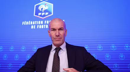 Zinedine Zidane durante una presentación oficial tras ser anunciado como nuevo entrenador de la selección de Francia.