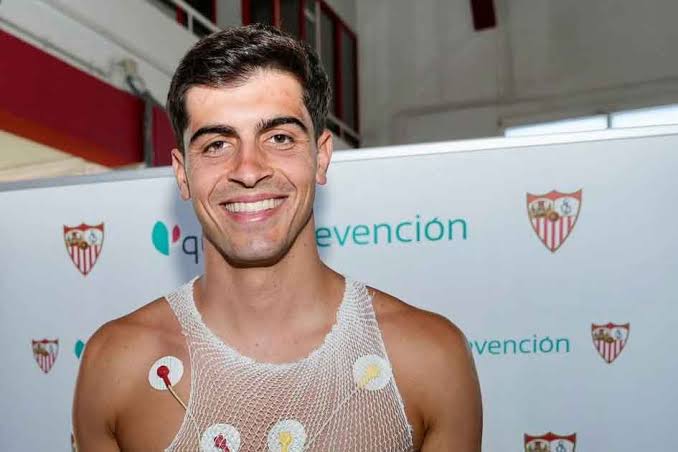 Juanlu Sánchez toma una decisión sobre su futuro y rechaza salir del Sevilla: "Quiere quedarse"