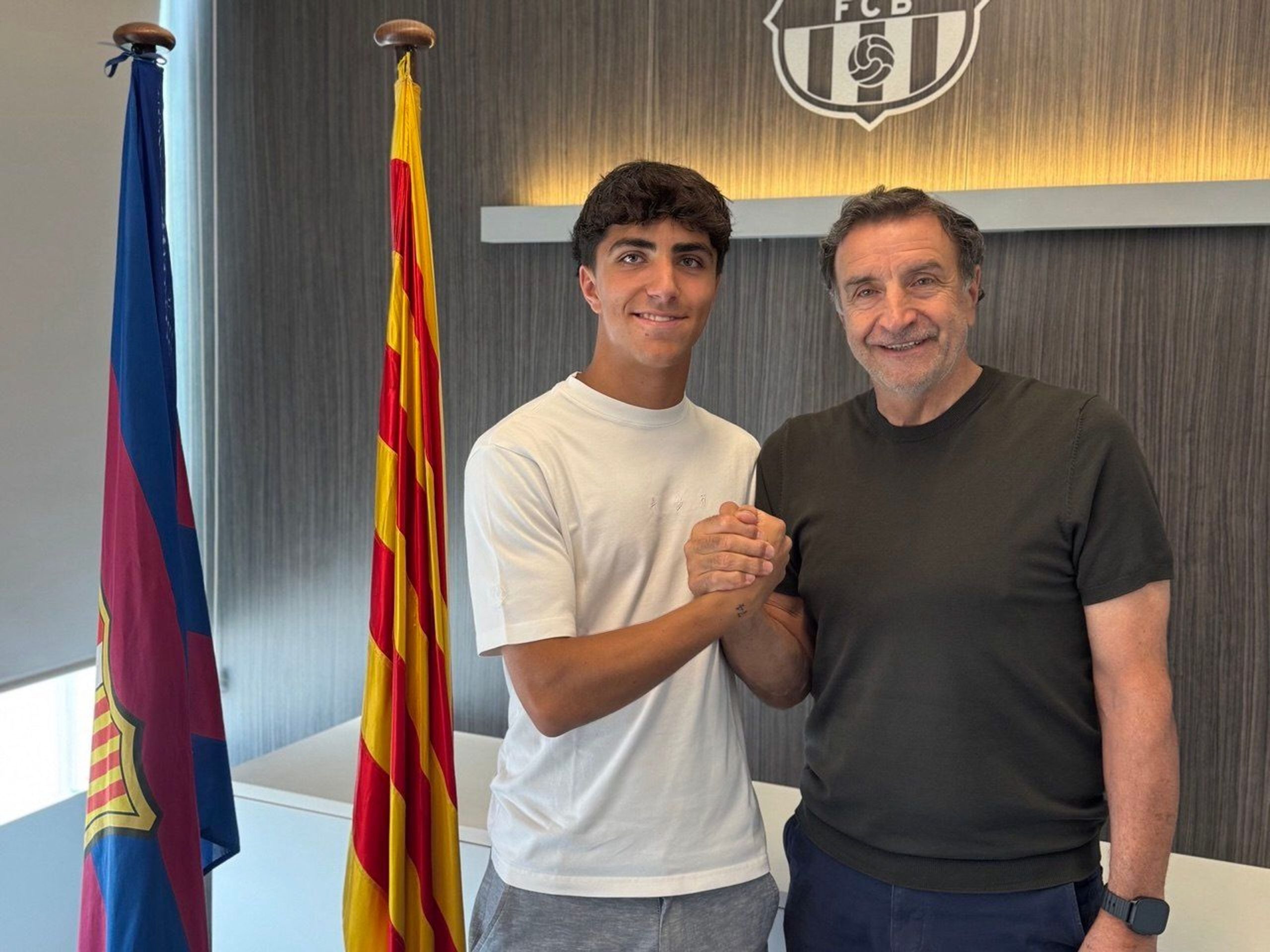 Pedro Villar durante la renovación con el FC Barcelona.