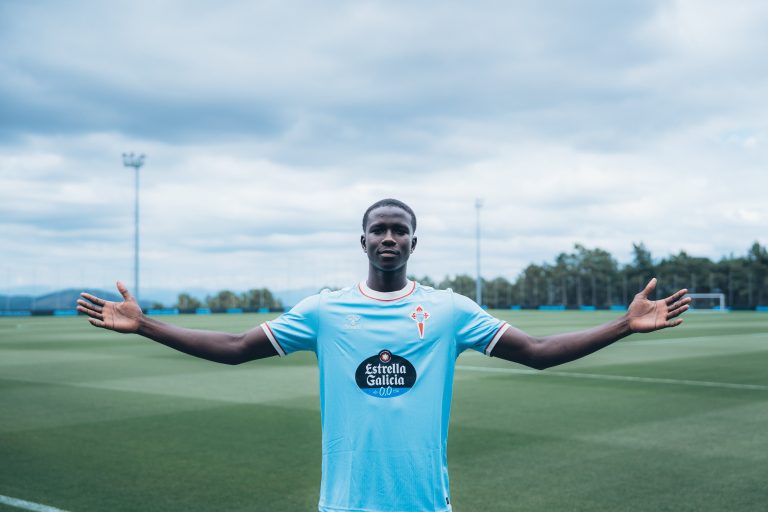 Celta ficha Abdoulaye Faye y presenta al defensor senegalés como nuevo refuerzo para la temporada 2026/27.