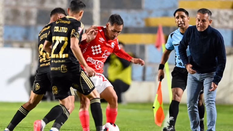 Jugadores de Cienciano durante el clásico ante Cusco FC por el Torneo Clausura 2026.
