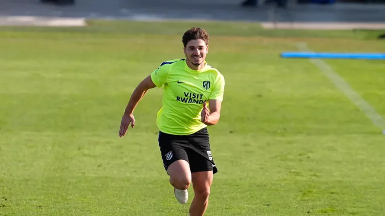 Julián Álvarez entrena con el Atlético de Madrid