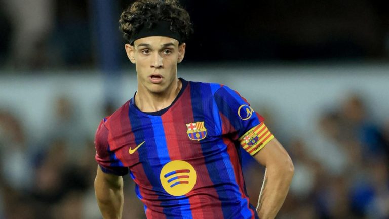 Héctor Fort en un partido con el Barça