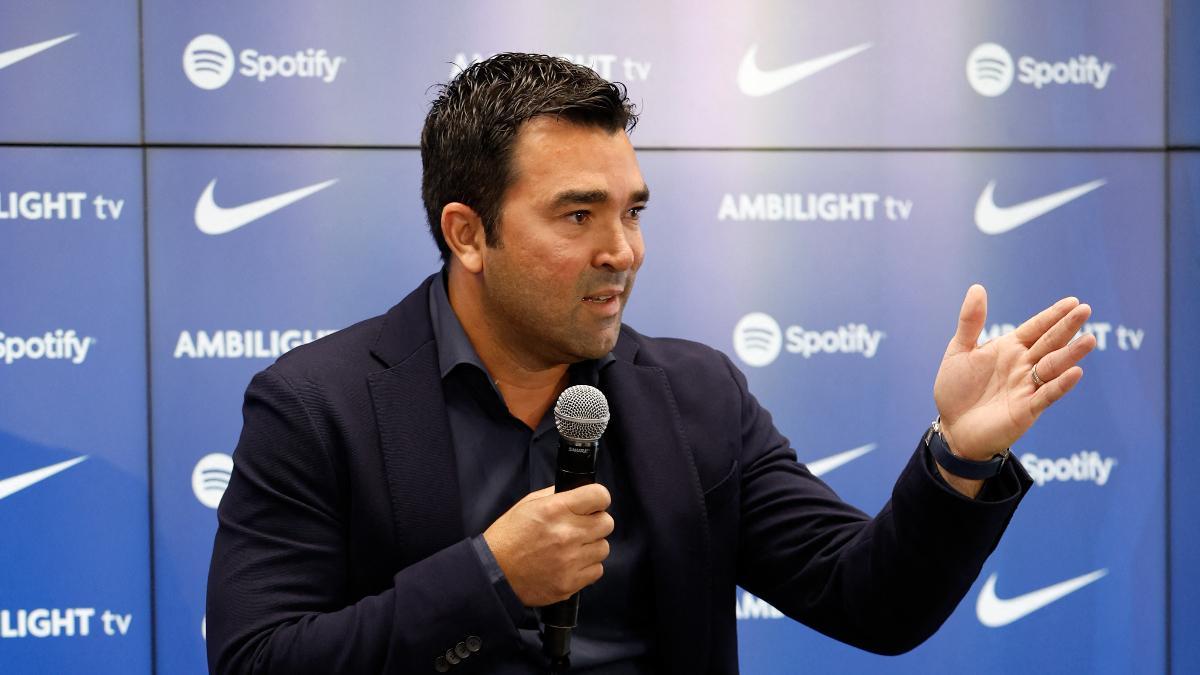 El director deportivo del Barça, Deco, en una rueda de prensa.