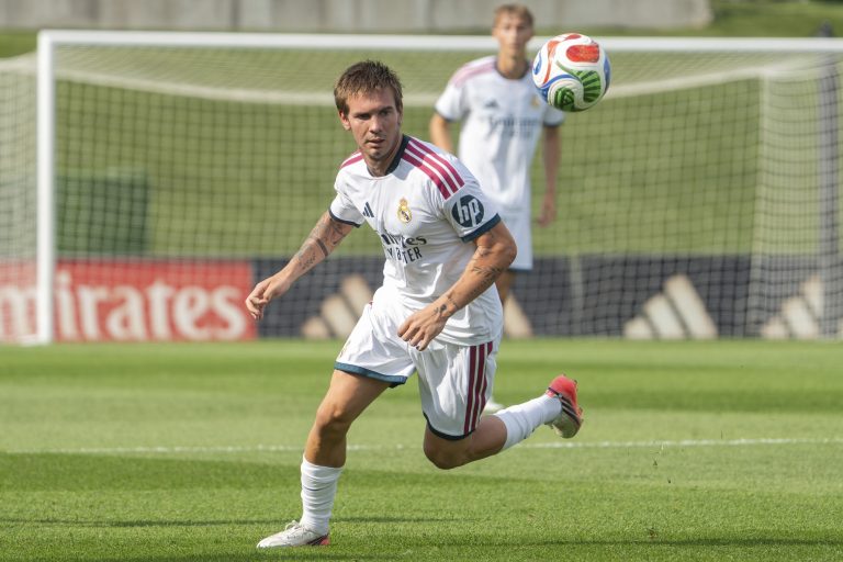 Franco Mastantuono abandona Madrid rumbo a Florencia.