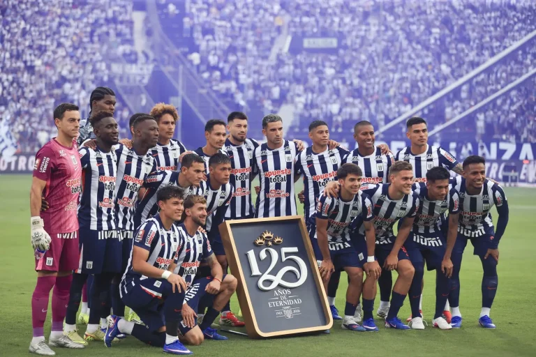 Plantel de Alianza Lima durante la temporada 2026