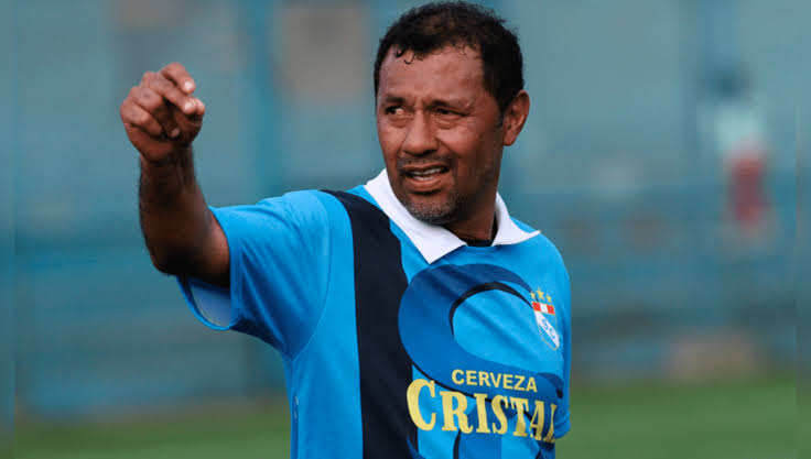 Exjugador de Sporting Cristal durante su etapa como futbolista del club celeste.