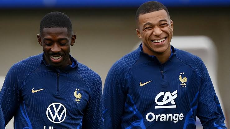 Los dos futbolistas de la selección francesa durante un momento de concentración con el equipo nacional.