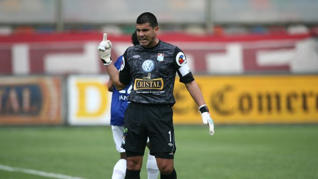 Exarquero de Sporting Cristal durante su etapa defendiendo el arco del club celeste.
