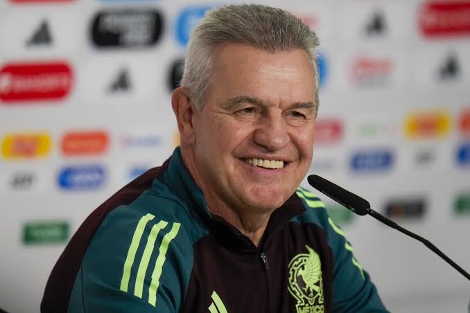 El técnico mexicano aparece entre las principales alternativas que maneja la nueva dirección deportiva encabezada por Braulio Vázquez para ocupar el banquillo de Mestalla tras la destitución de Carlos Corberán