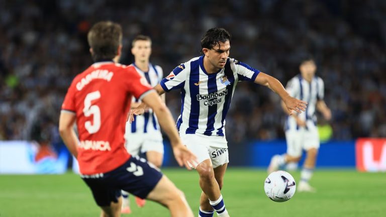 Aramburu disputa el balón en el Real Sociedad-Celta