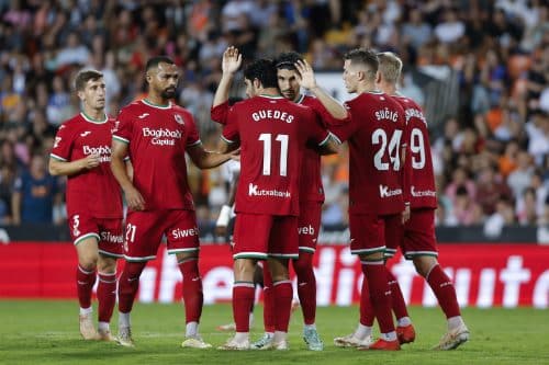 Jugadores de la Real Sociedad celebran un gol
