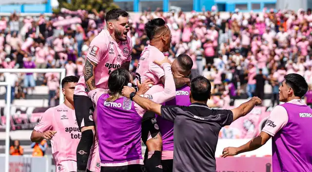 Festejo de Sport Boys tras derrotar a Deportivo Garcilaso en el Estadio Miguel Grau.
