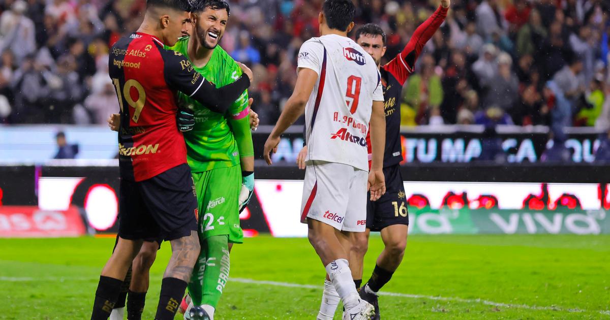 Camilo Vargas se acerca a un récord histórico tras atajar penalti clave en México