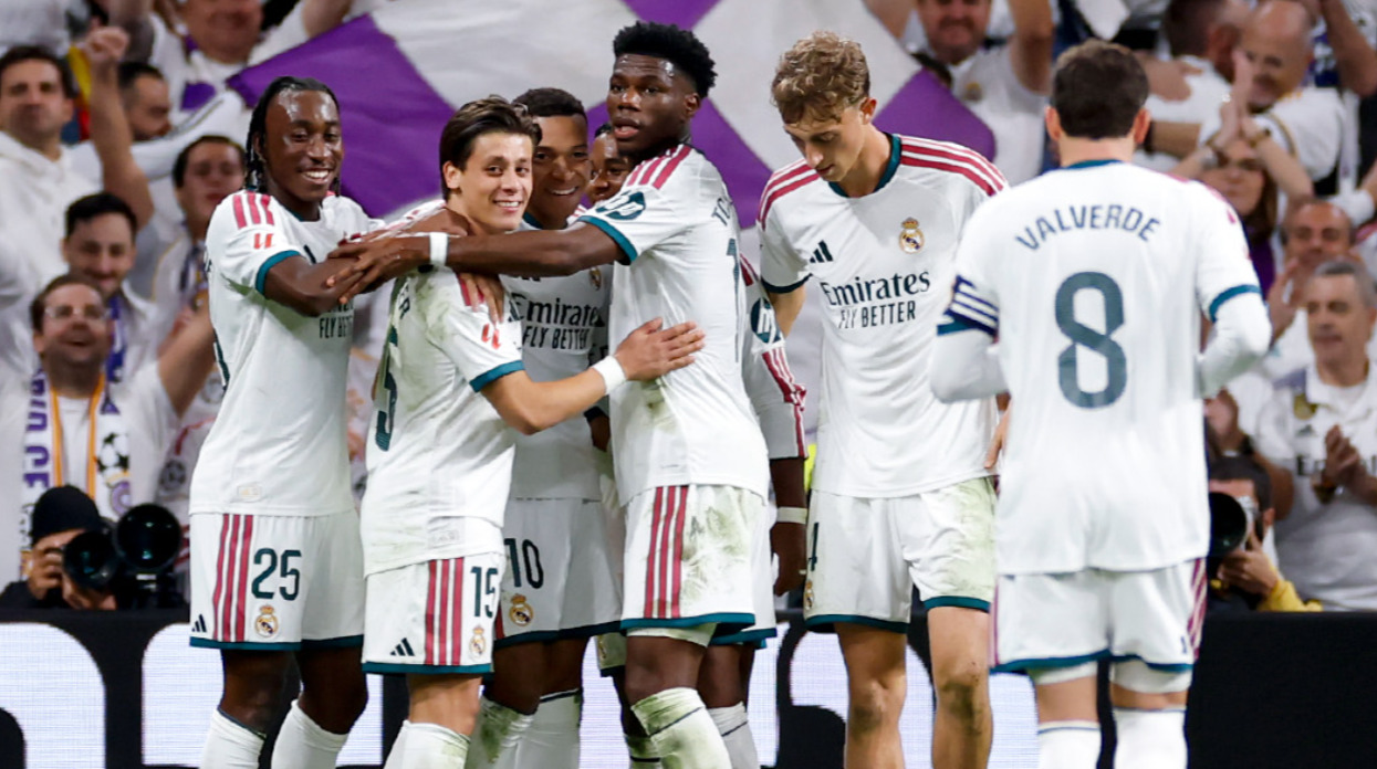 Jugadores del Real Madrid celebran un gol