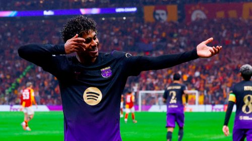 Lamine Yamal celebra un gol con el Barcelona