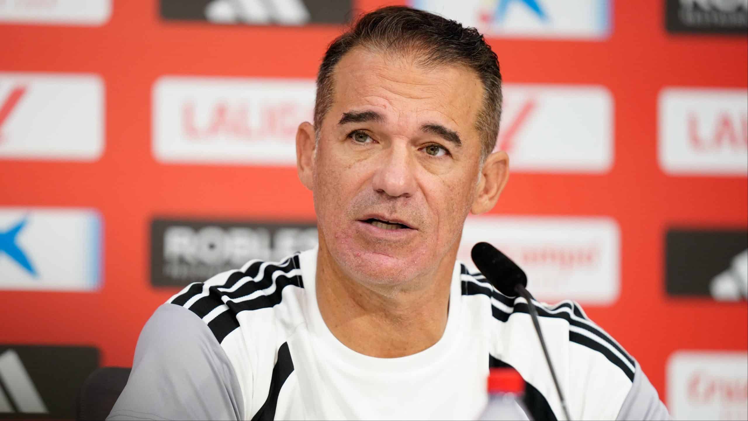 Luis García Plaza, entrenador del Sevilla, en rueda de prensa tras perder ante el Real Madrid